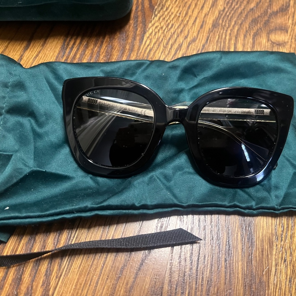 Gucci women’s sunglasses black